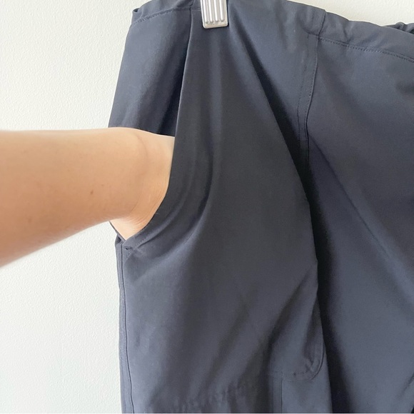 Alo Yoga Megastar Cargo Pants Women’s size L Black - Picture 6 of 10